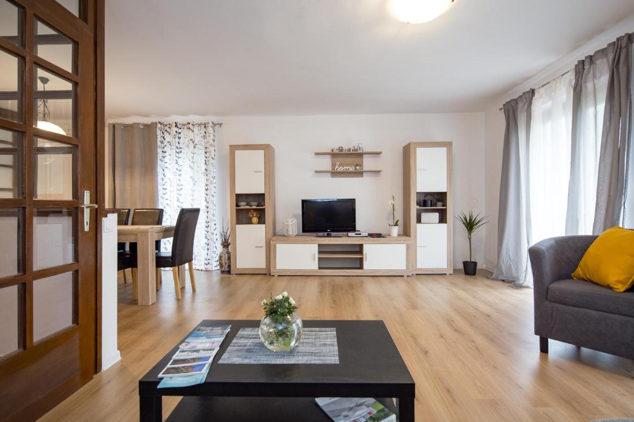 Holiday House Casa Maria 로비니 외부 사진