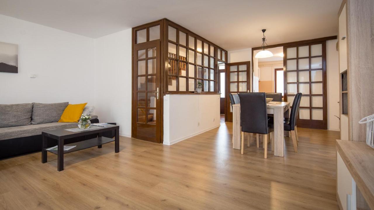 Holiday House Casa Maria 로비니 외부 사진