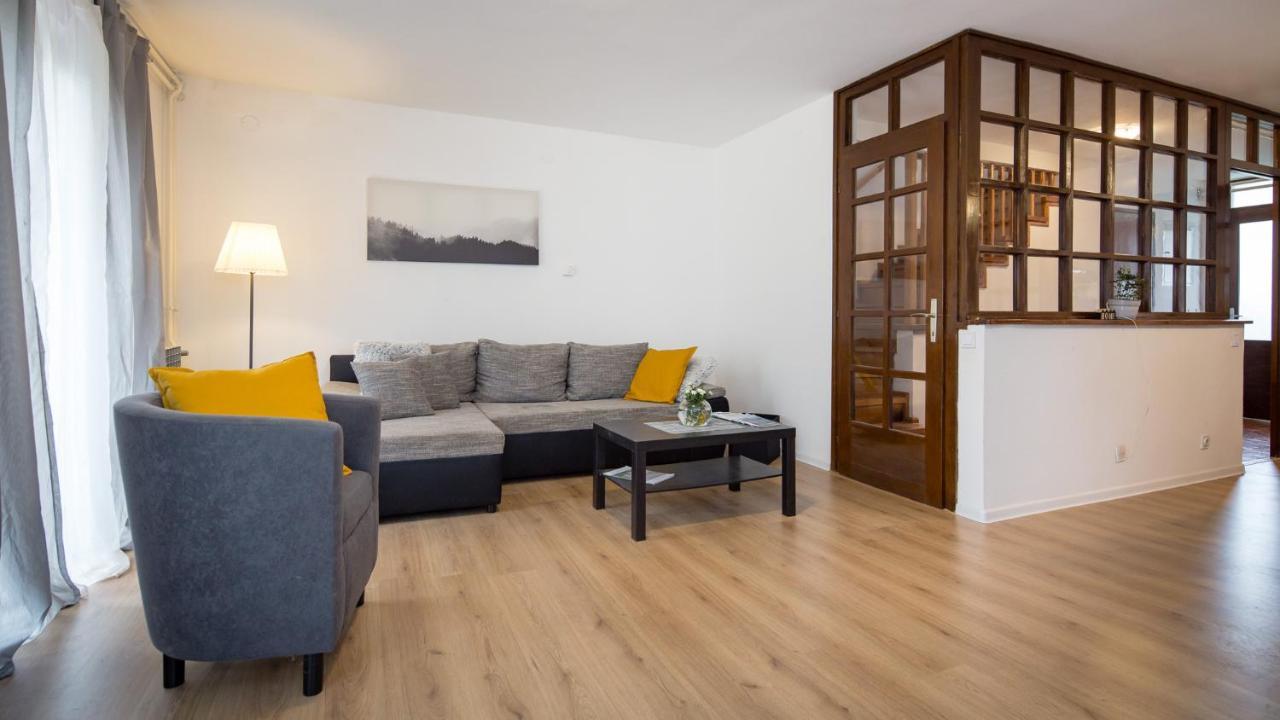 Holiday House Casa Maria 로비니 외부 사진