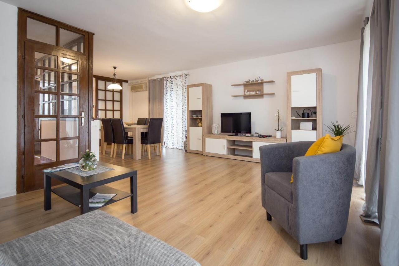 Holiday House Casa Maria 로비니 외부 사진